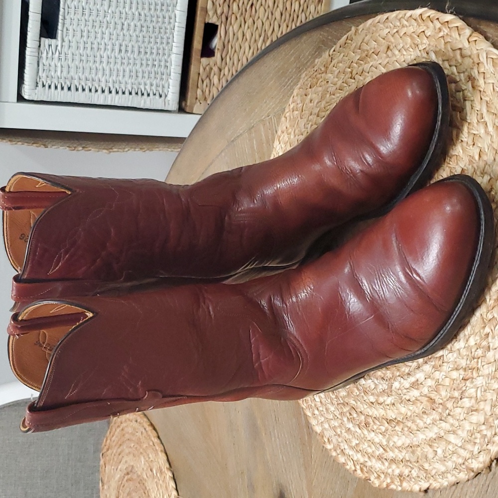 Men’s Lucchese 9.5D, Cognac Doe skin boots.